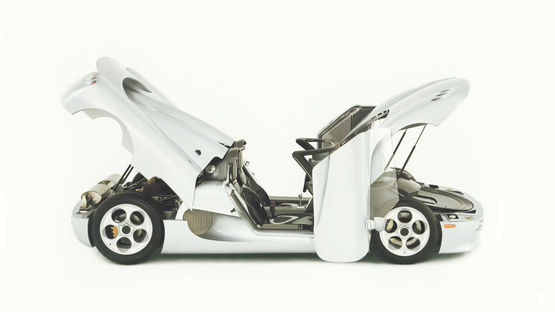 2001-koenigsegg-cc-white-original-brochure-car-back-catalogue-1