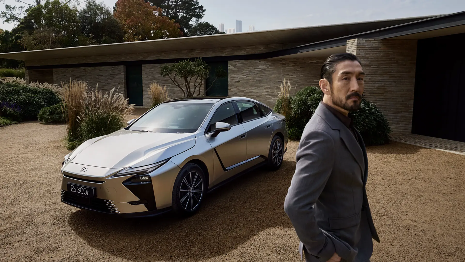 2026-lexus-es-front-qtr-300h-car-back-catalogue