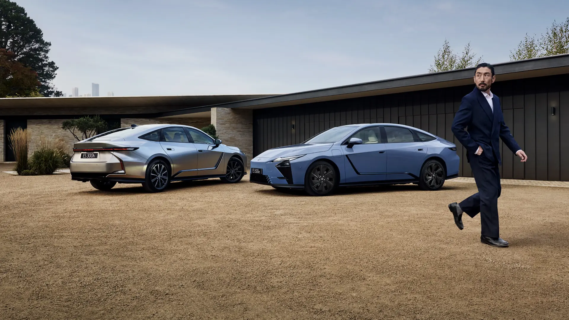 2026-lexus-es-front-qtr-500e-300h-car-back-catalogue