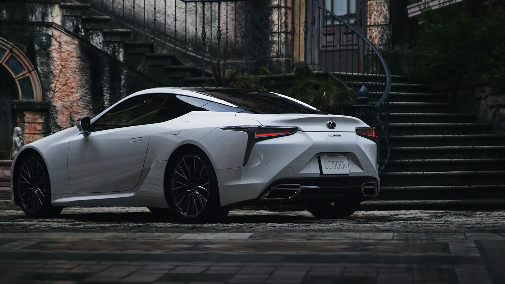 2026-lexus-lc-500h-rear-qtr-car-back-catalogue-1