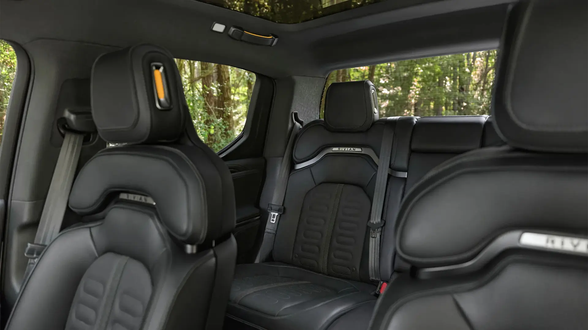 2025-rivian-r1t-seats-2-car-back-catalogue-1